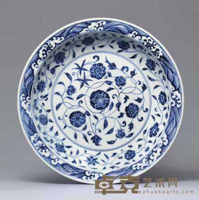 Yongle（1403-1424） A LARGE EARLY MING BLUE AND WHITE DISH 